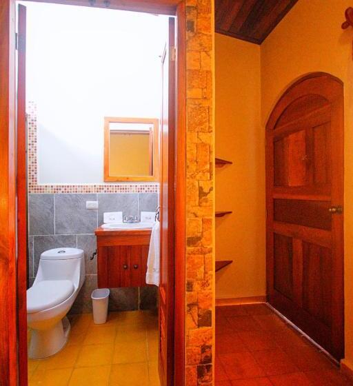 اتاق استاندارد, Mirna & Oct