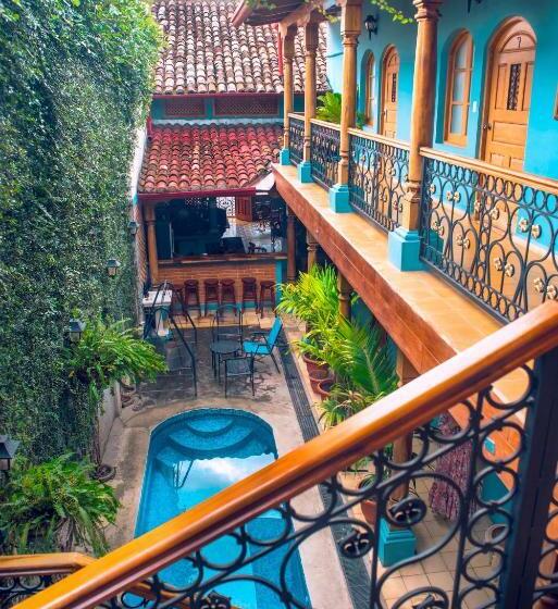 سوییت لوکس, Mirna & Oct