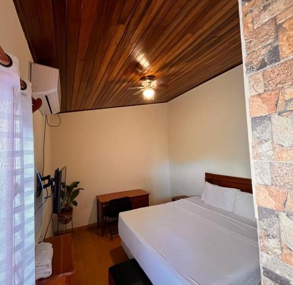 سوییت لوکس, Mirna & Oct