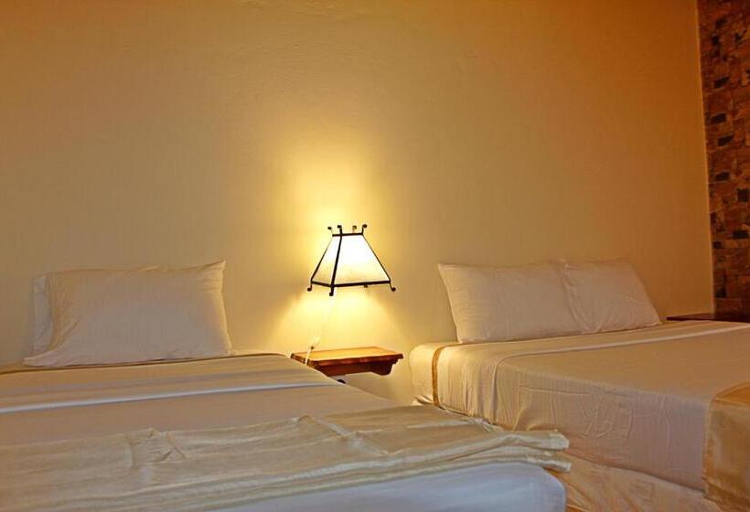 اتاق خانوادگی, Mirna & Oct