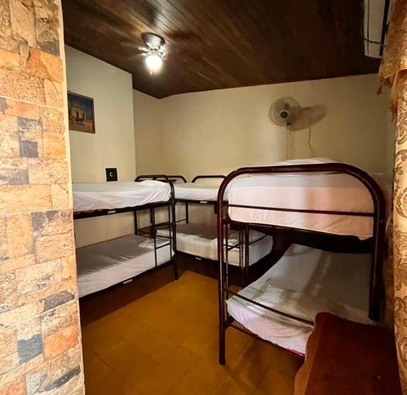 تختخواب در اتاق مشترک, Mirna & Oct