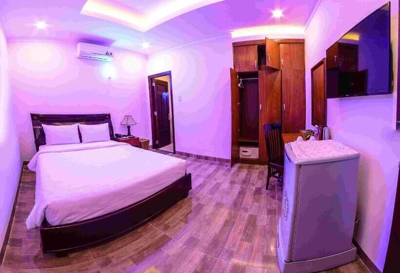 اتاق لوکس, Sunny