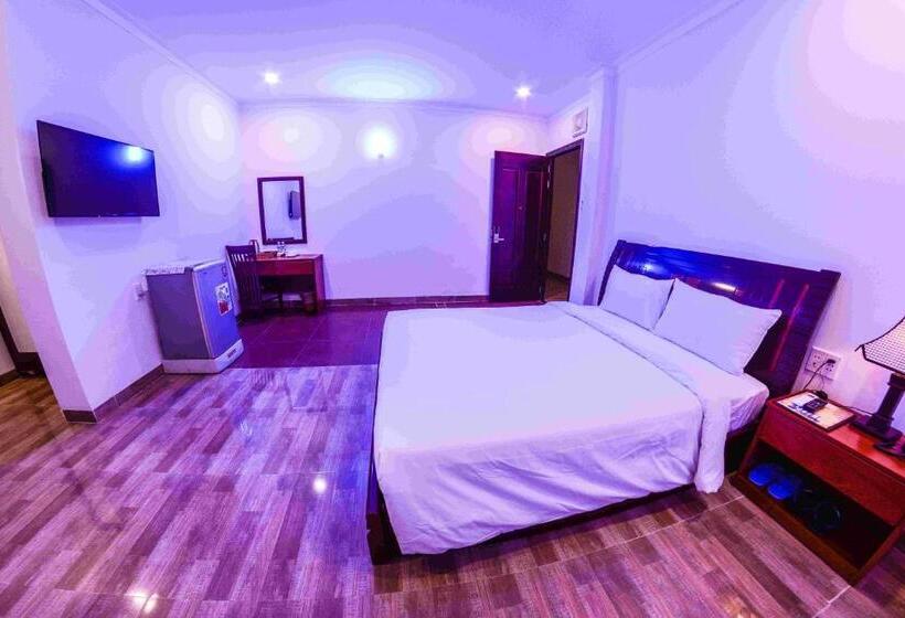 اتاق لوکس, Sunny