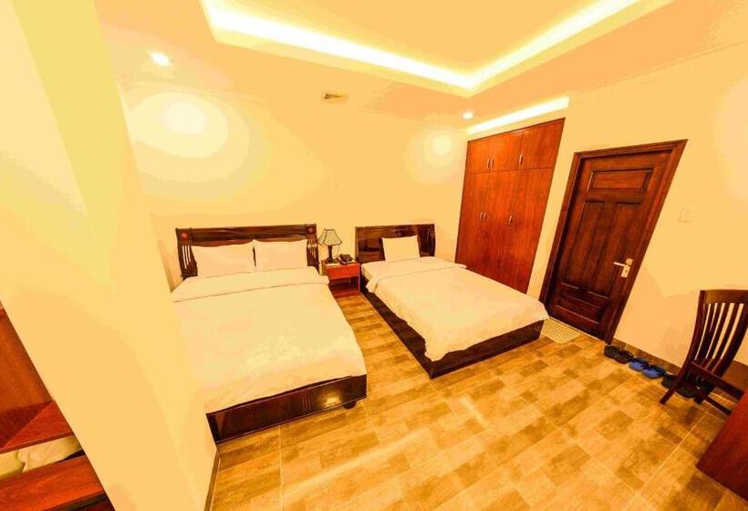 اتاق خانوادگی, Sunny