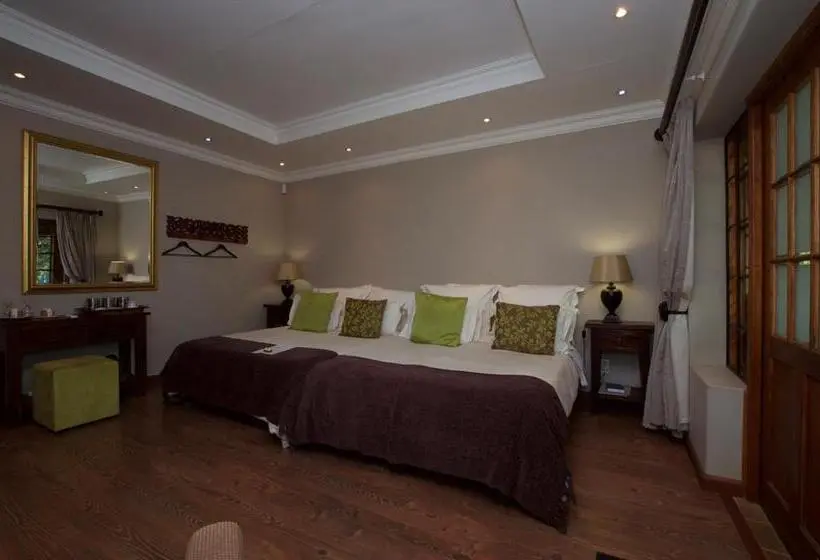 اتاق استاندارد, Tuskers Bush Lodge B&b
