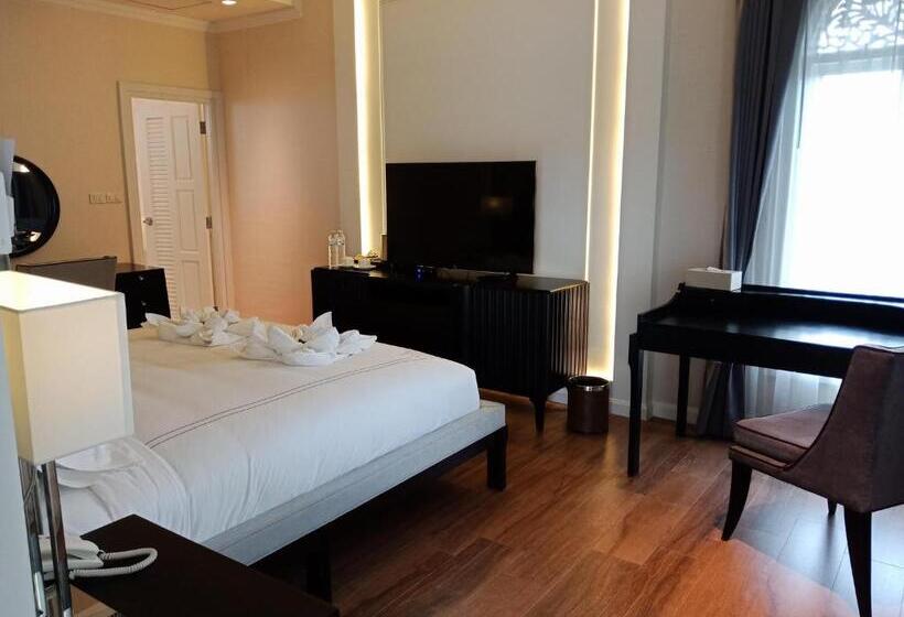 带大床的复式套间, Nirvanan House