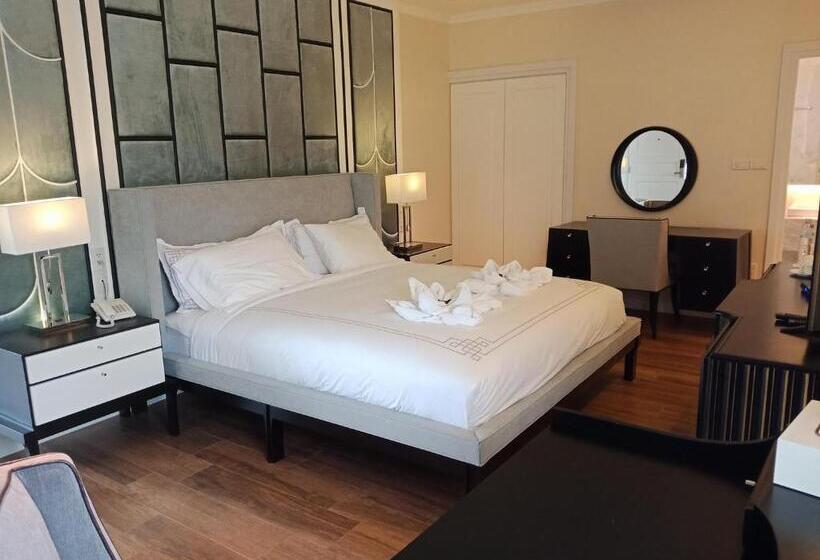 带大床的复式套间, Nirvanan House