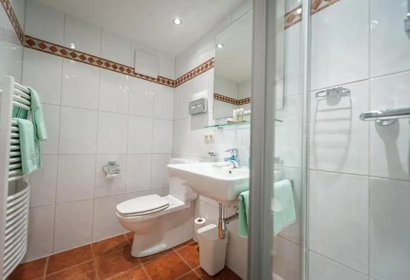 バルコニー付きスタンダードトリプルルーム, Quality Hosts Arlberg Hotel Bergheim