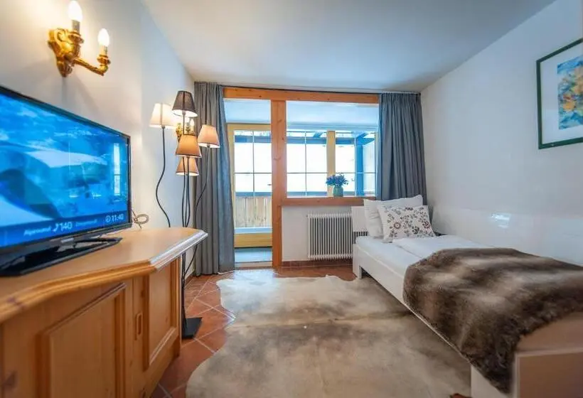 バルコニー付きスタンダードトリプルルーム, Quality Hosts Arlberg Hotel Bergheim
