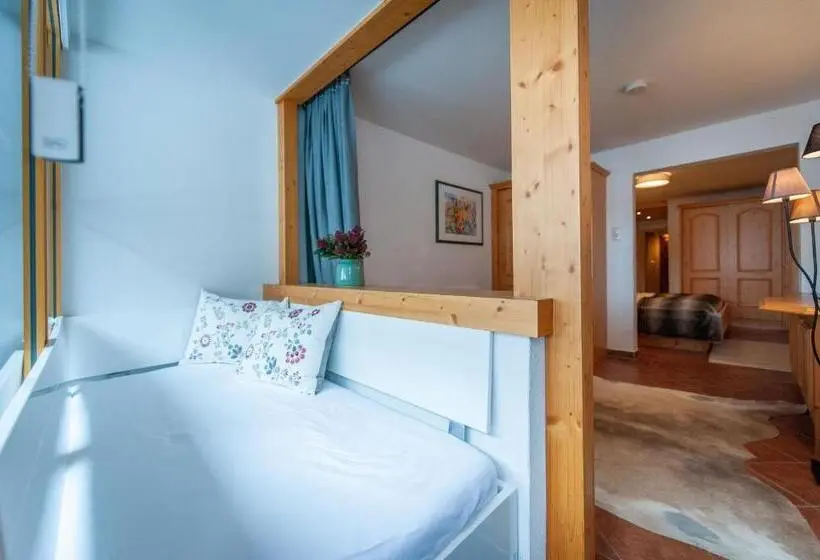 バルコニー付きスタンダードトリプルルーム, Quality Hosts Arlberg Hotel Bergheim