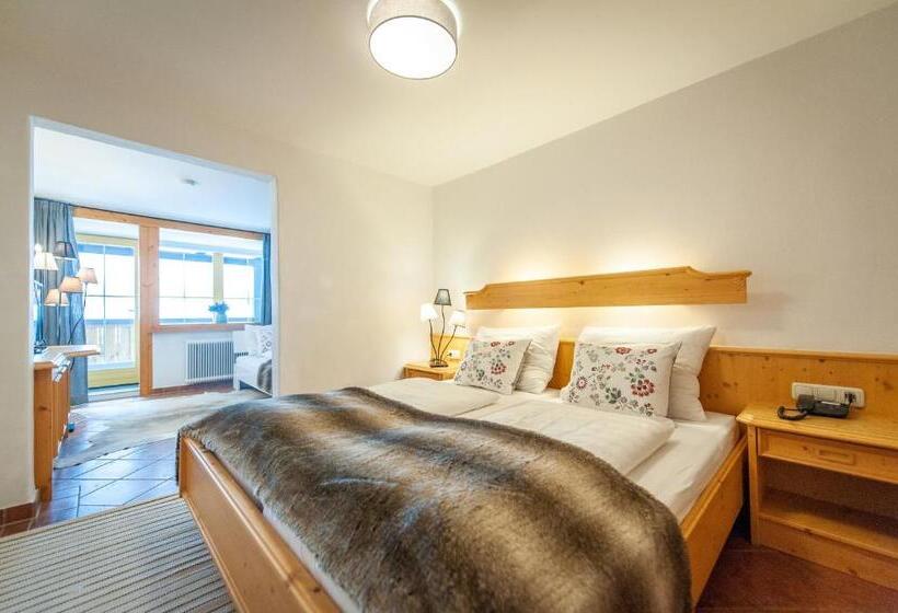 Трехместный Номер Стандарт с Балконом, Quality Hosts Arlberg   Hotel Bergheim