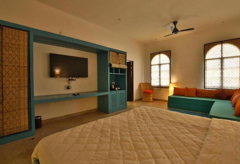 スタンダードスタジオ, Villa 243