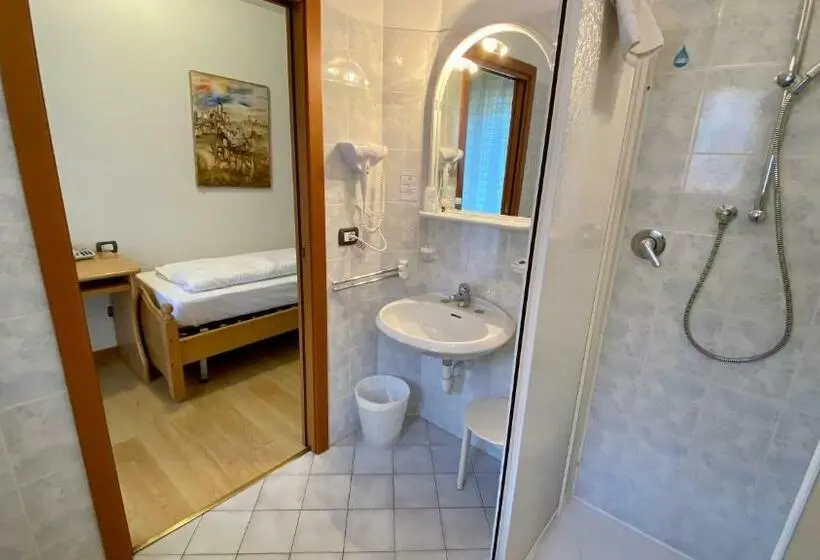 身障者適用シングルルーム, Casteluce Hotel Funivie