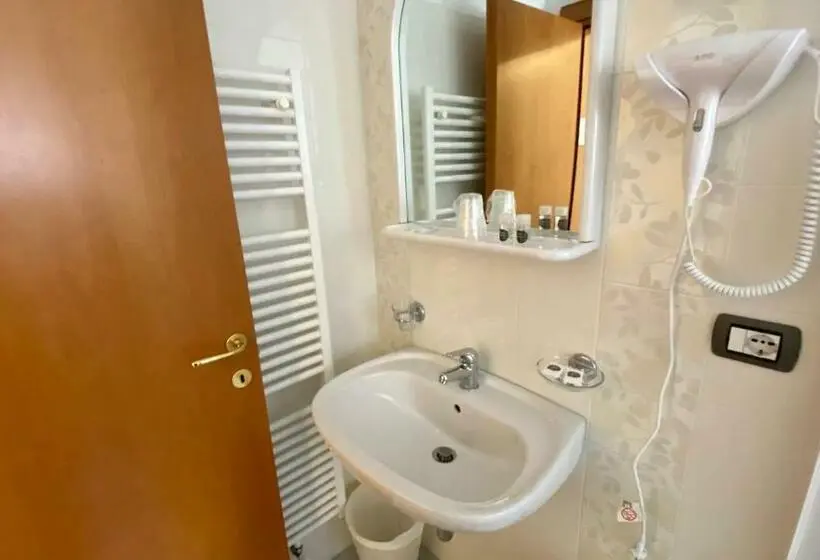 バルコニー付きスタンダードルーム, Casteluce Hotel Funivie