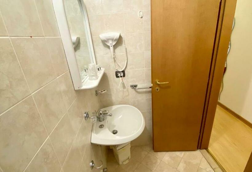 이코노미 룸, Casteluce Hotel Funivie