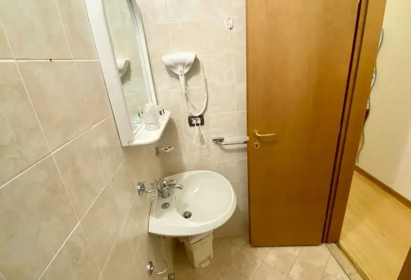 エコノミールーム, Casteluce Hotel Funivie