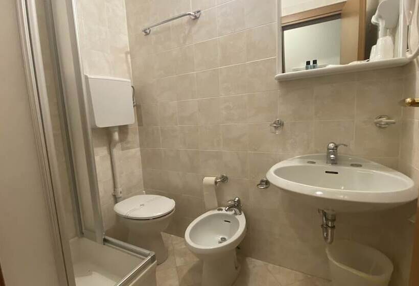 이코노미 룸, Casteluce Hotel Funivie