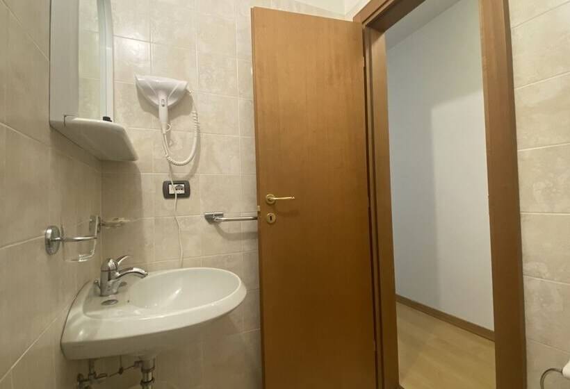 이코노미 룸, Casteluce Hotel Funivie