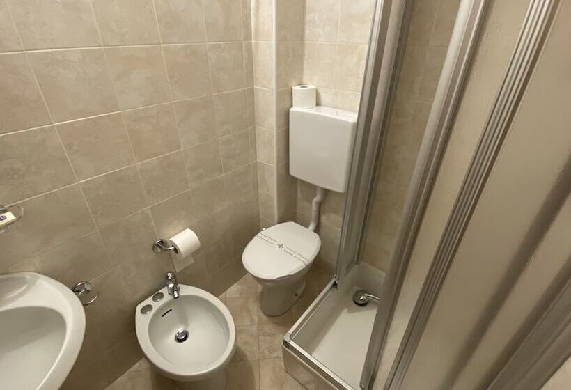 이코노미 룸, Casteluce Hotel Funivie