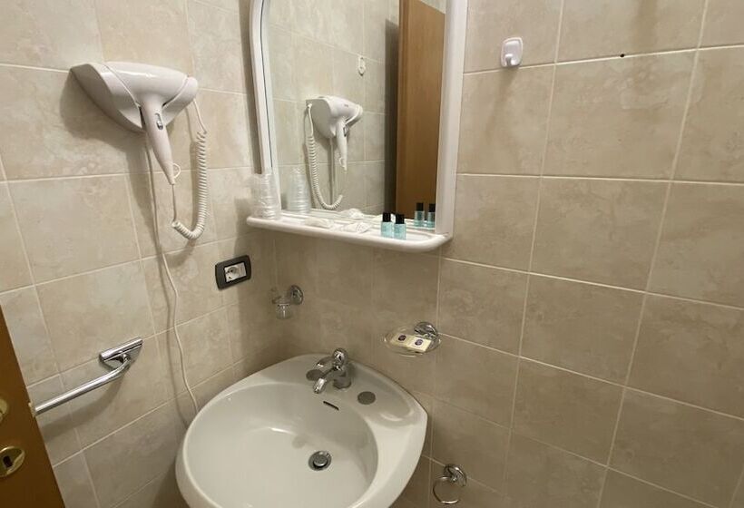 이코노미 룸, Casteluce Hotel Funivie