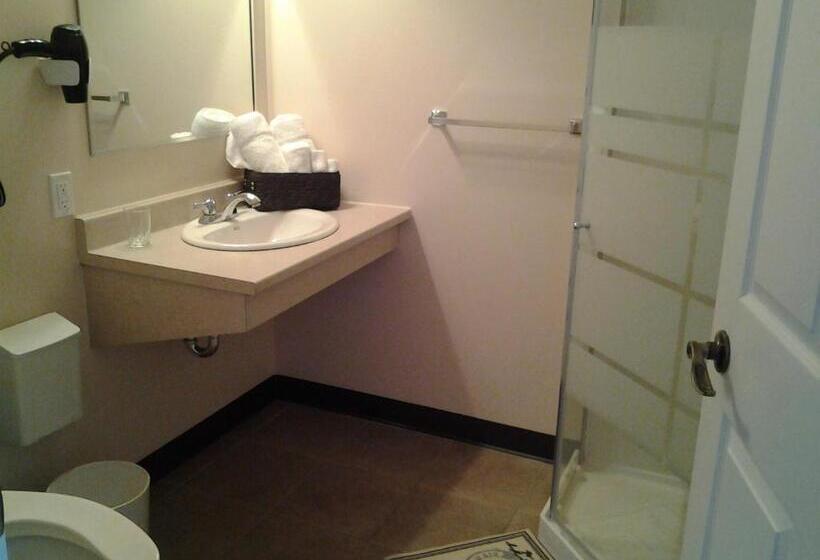 غرفة قياسية ثلاثية, Auberge La Tanière