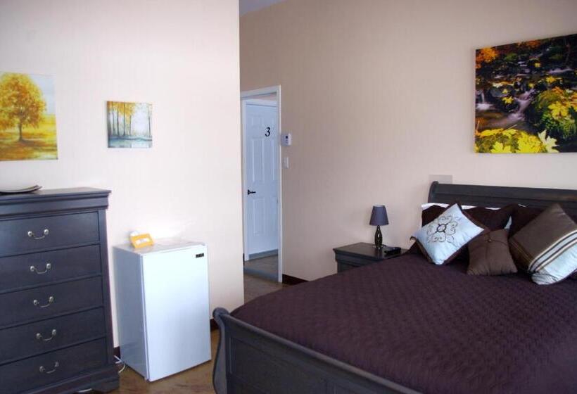 غرفة قياسية مطلّة علي البحيرة, Auberge La Tanière