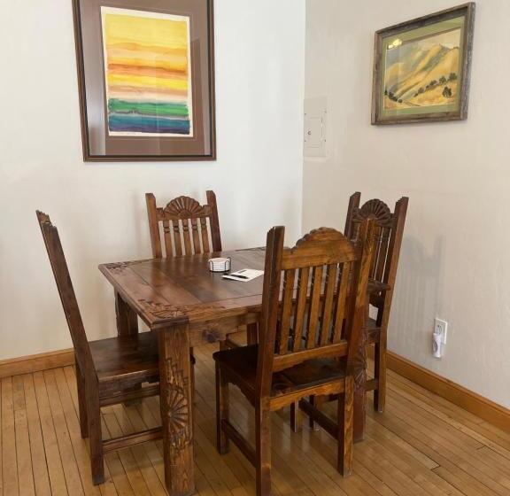 إستوديو سوبيريور, Canyon Rose Suites