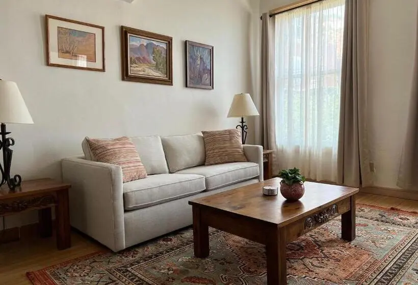 スイート, Canyon Rose Suites