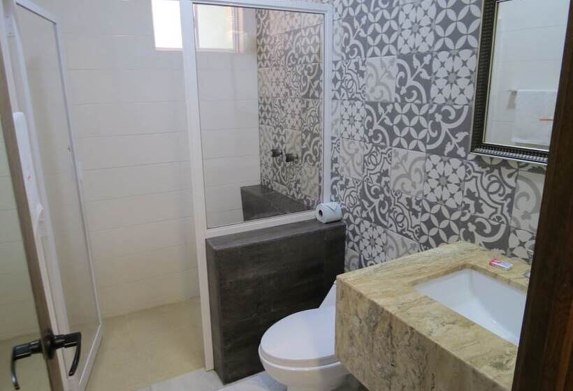 غرفة قياسية رباعية, Posada Comala