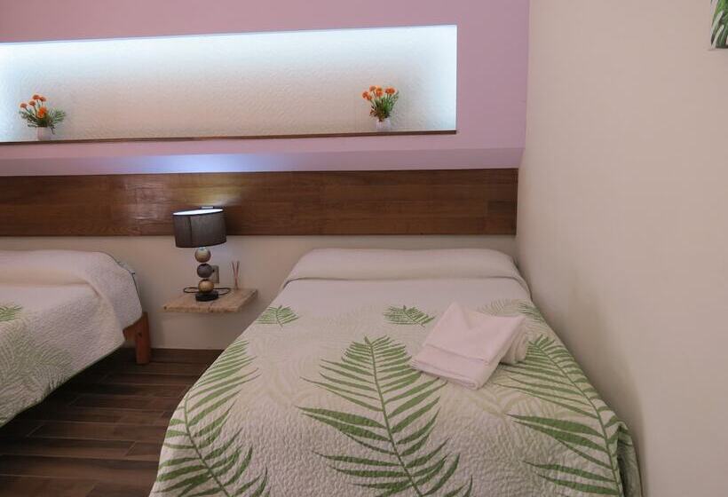 غرفة قياسية رباعية, Posada Comala