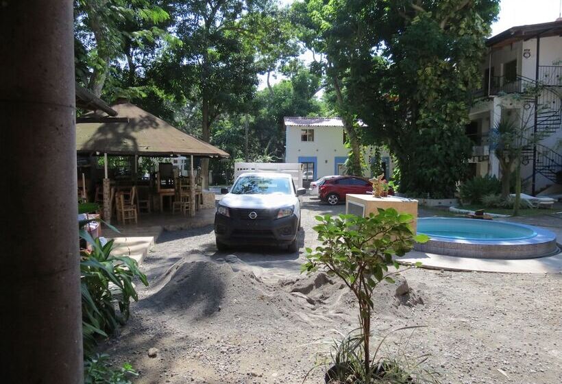 غرفة قياسية رباعية, Posada Comala