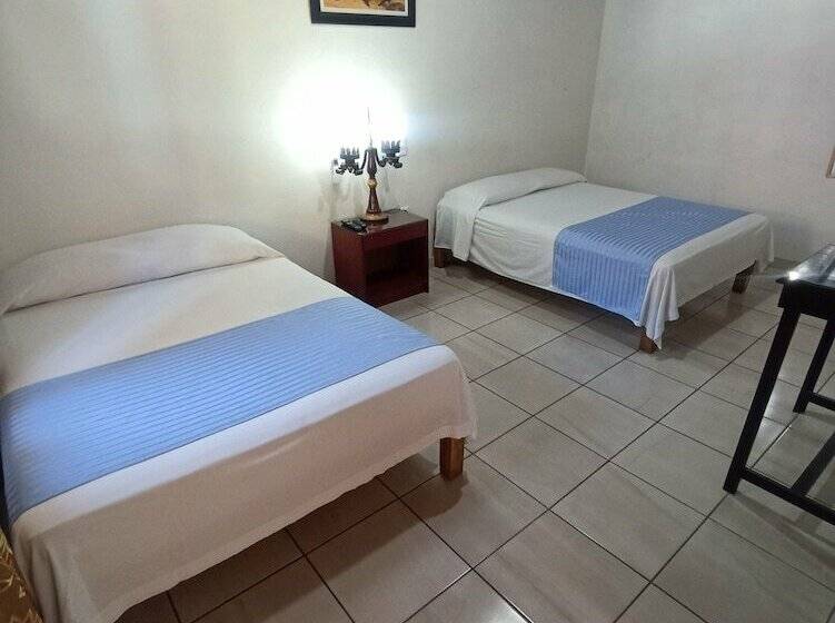 غرفة قياسية رباعية, Posada Comala