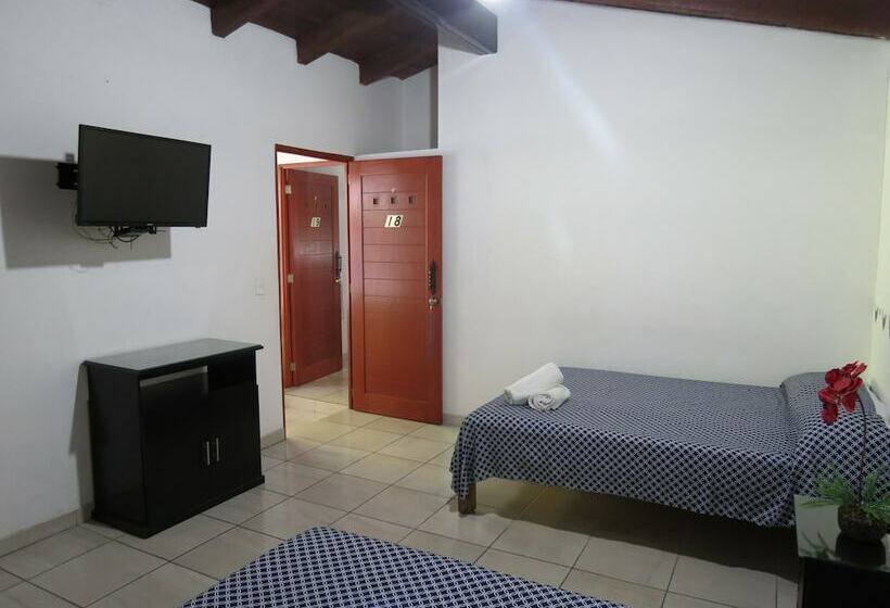 غرفة قياسية رباعية, Posada Comala