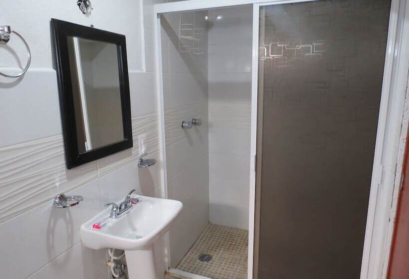 غرفة قياسية رباعية, Posada Comala