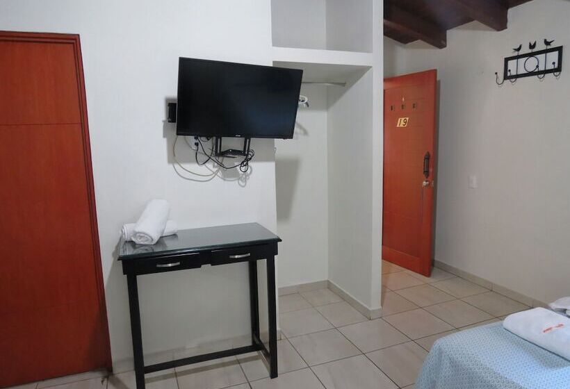 غرفة قياسية رباعية, Posada Comala