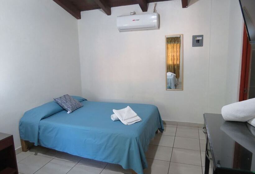 غرفة قياسية رباعية, Posada Comala