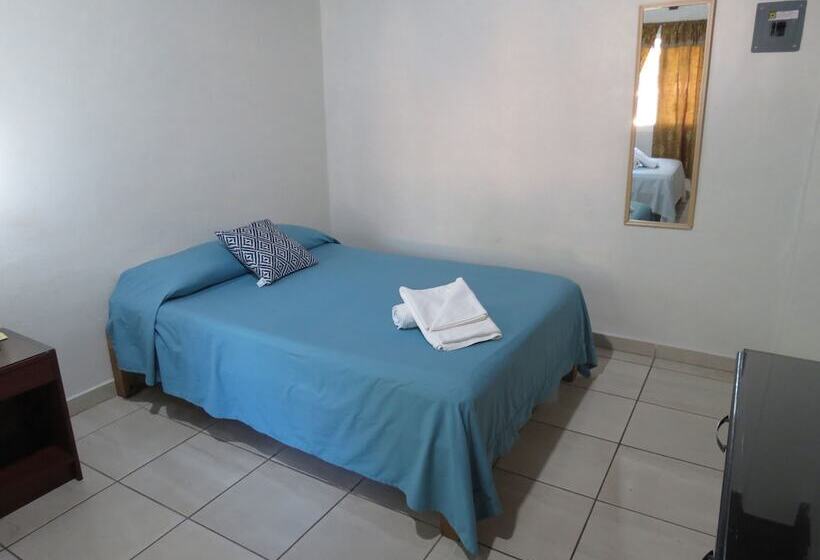 غرفة قياسية رباعية, Posada Comala