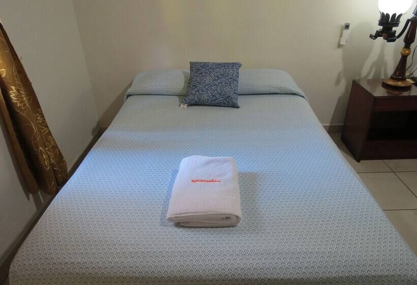 غرفة قياسية رباعية, Posada Comala