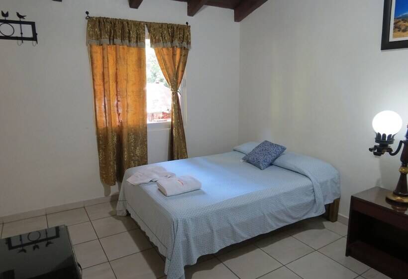 غرفة قياسية رباعية, Posada Comala