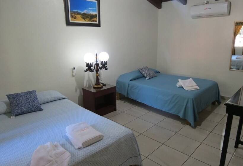 غرفة قياسية رباعية, Posada Comala