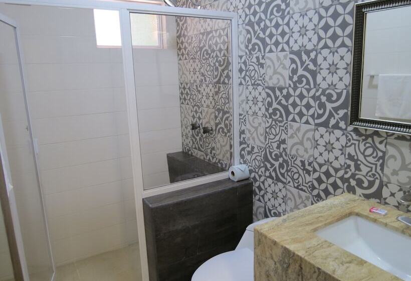 غرفة قياسية رباعية, Posada Comala