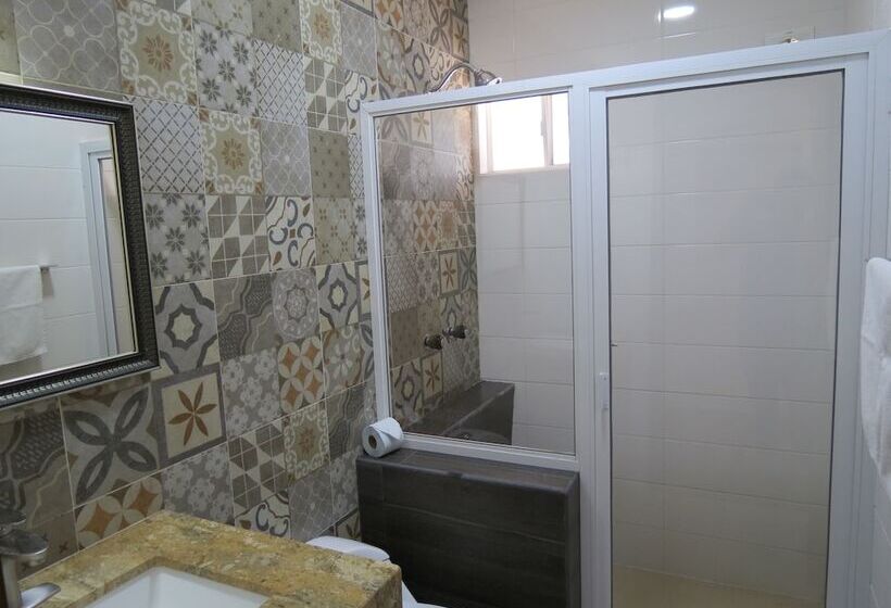 غرفة قياسية رباعية, Posada Comala