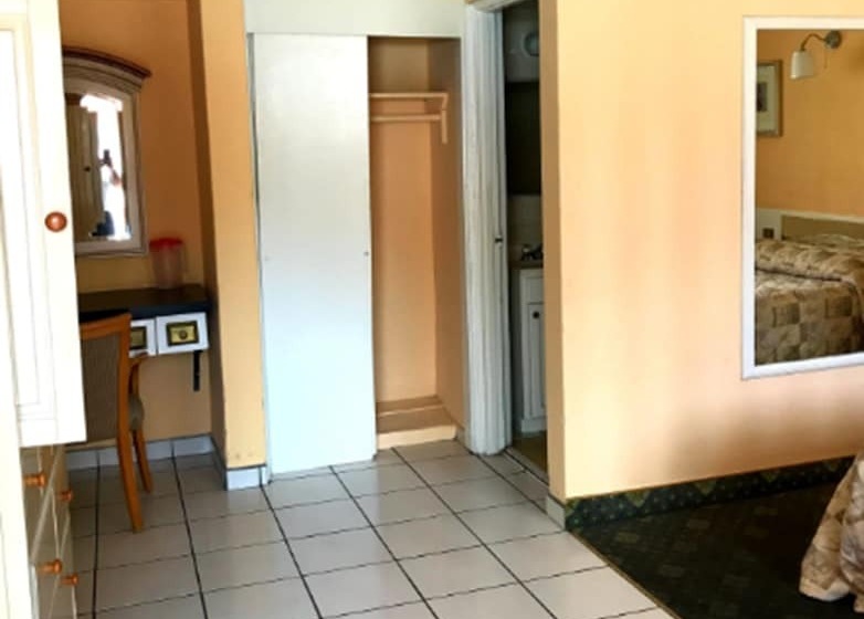 غرفة قياسية, Motel Cortez