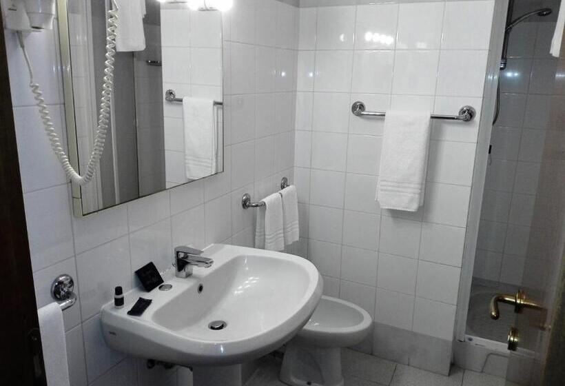 标准间, Motel Est