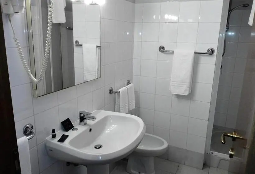 اتاق استاندارد, Motel Est