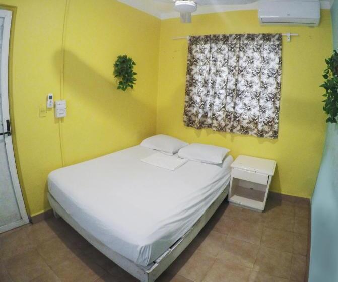 Habitació Estàndard Bany Compartit, Tres Mundos Hostel