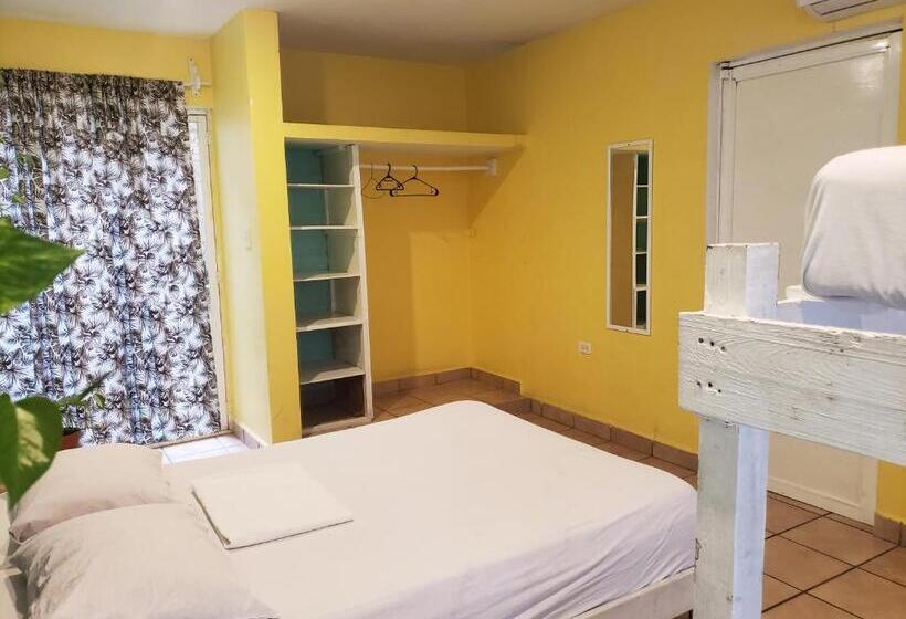 Habitació Quàdruple Estàndard Bany Compartit, Tres Mundos Hostel