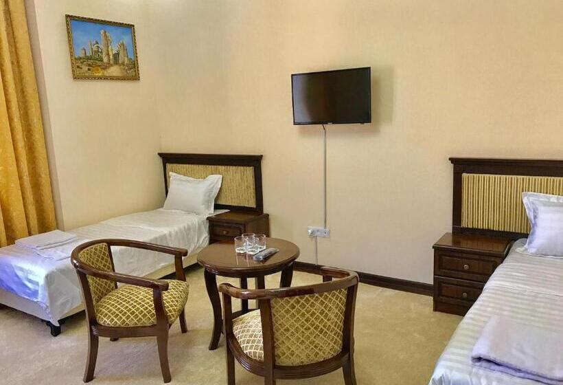 バルコニー付スタンダード４ベッドルーム, Muzaffar Hotel Samarkand