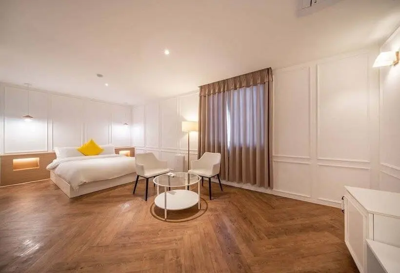 スイート, Chuncheon Bom Stay