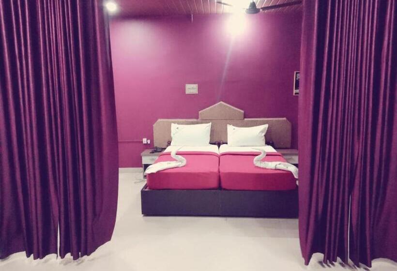 Economy Triple Room, Nuhman